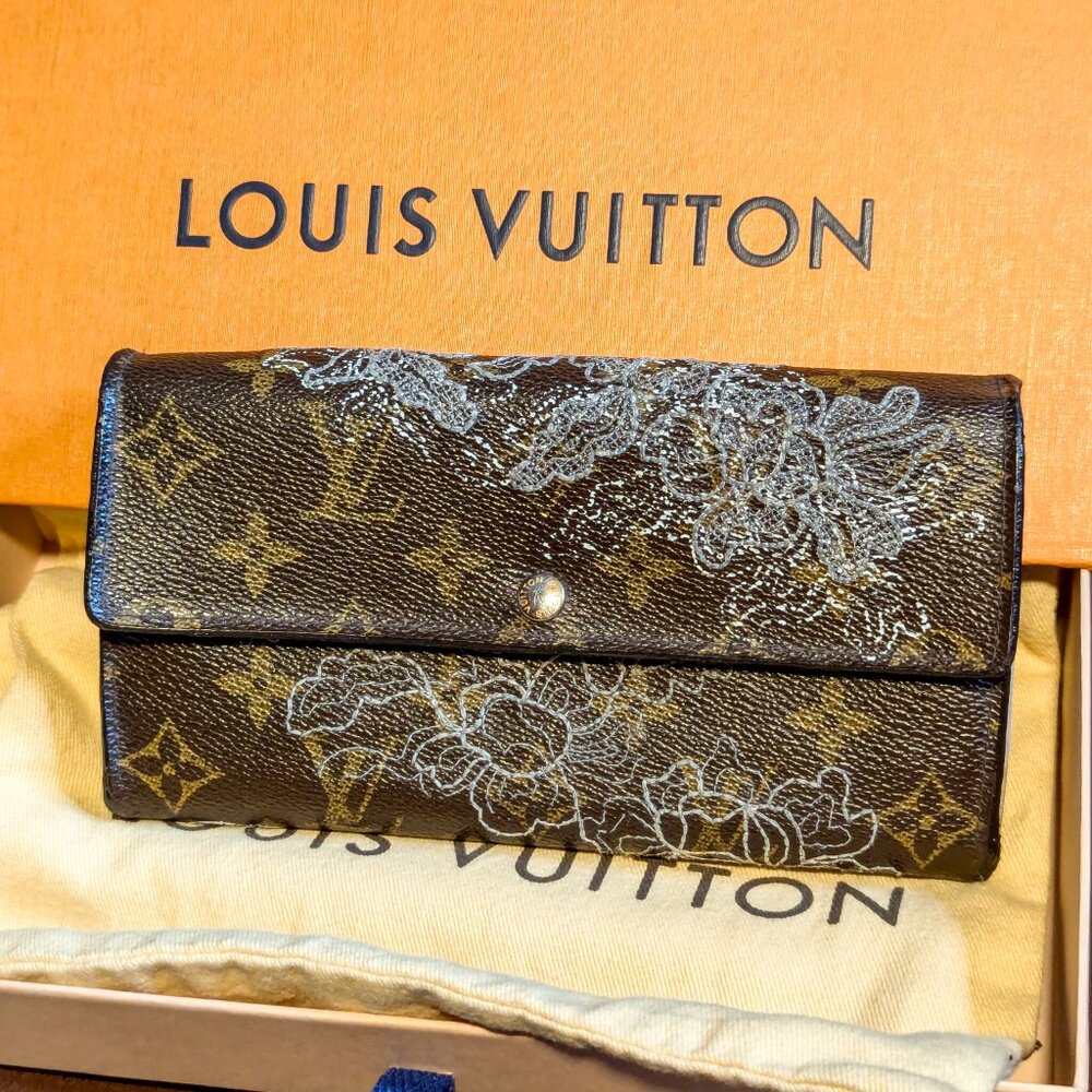 LOUIS VUITTON Ltd Edt. Dentelle Sarah Long Wallet - Picture 14 of 14